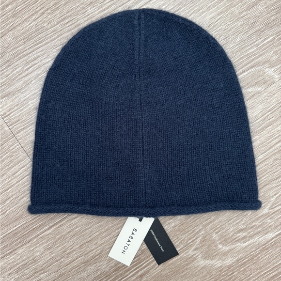 Aritzia Babaton Luxe Cashmere Kisho Beanie Total Eclipse worn by Meghan Markle - Picture 4 of 5